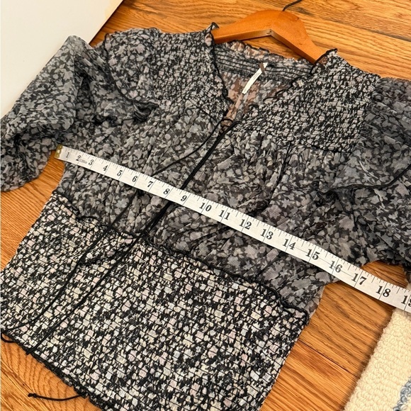 Free People Beatrice Mesh Blouse Top Floral Printed Ruffle
Smocked Sz L - Picture 11 of 13